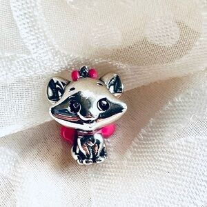 🐱 NWOT Cat Marie Charm – The Aristocats ✨